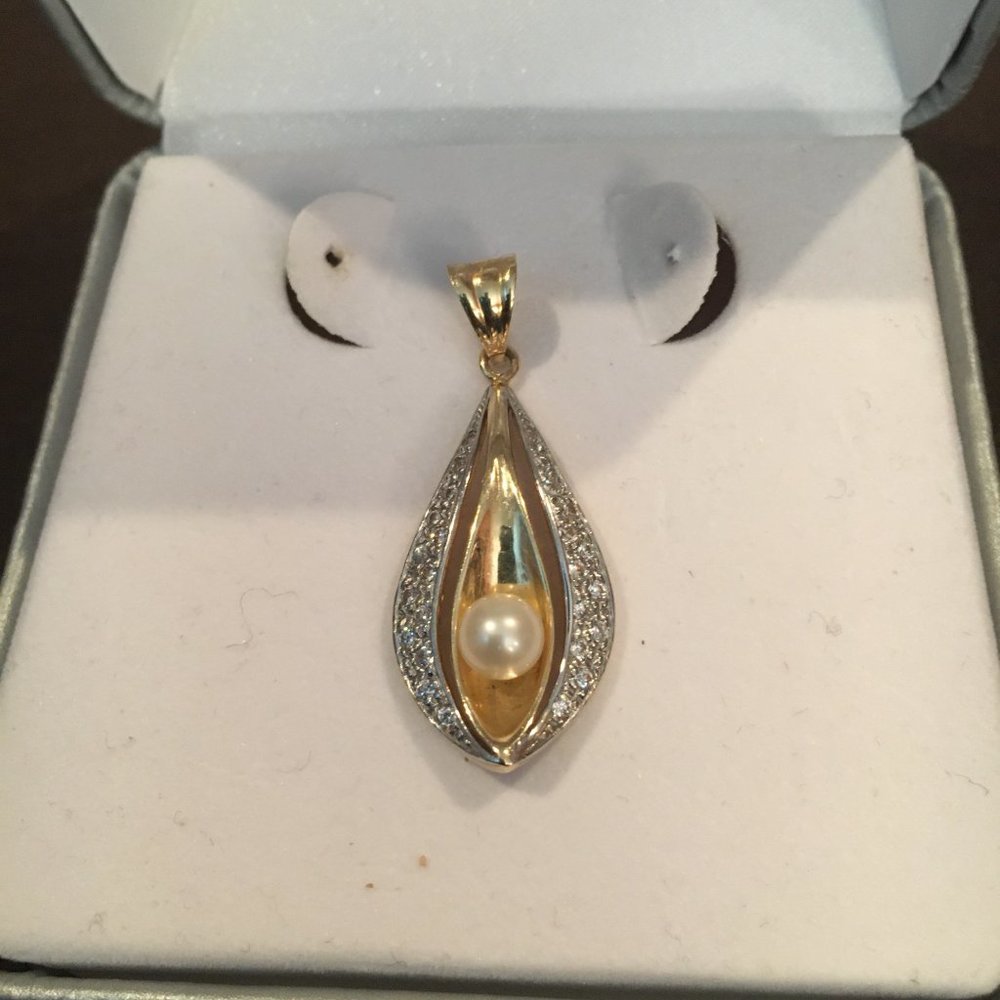 ❤️VALENTINES! 🦋SOLID 14 kt PEARL PENDENT CZs🦋